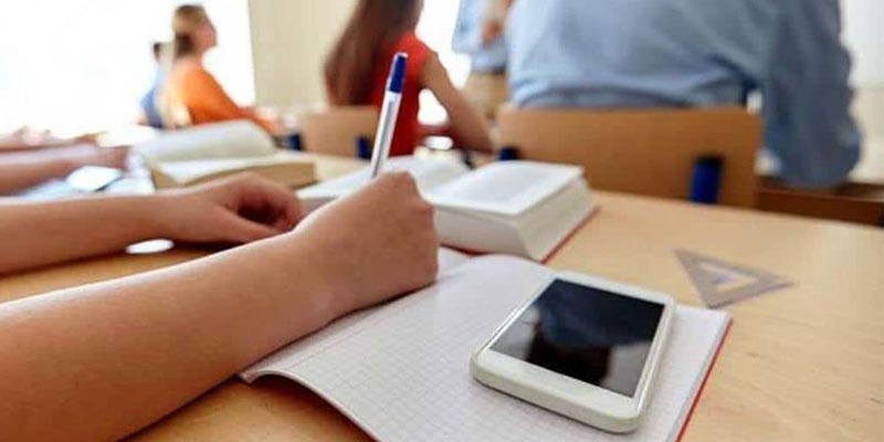 Prohibirían ingreso de celulares a centros educativos