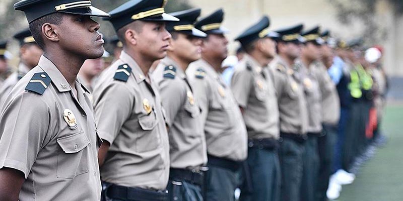 Colegios contarán con un policía