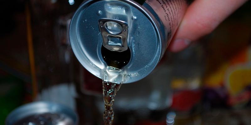 Prohibirían la venta de bebidas energéticas a menores de edad